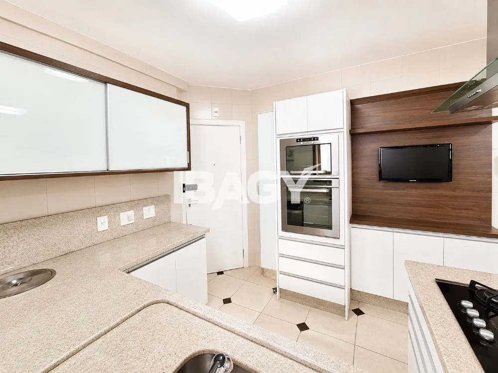 Furnished apartment with 2 en-suite bedrooms and 2 parking — photo 34