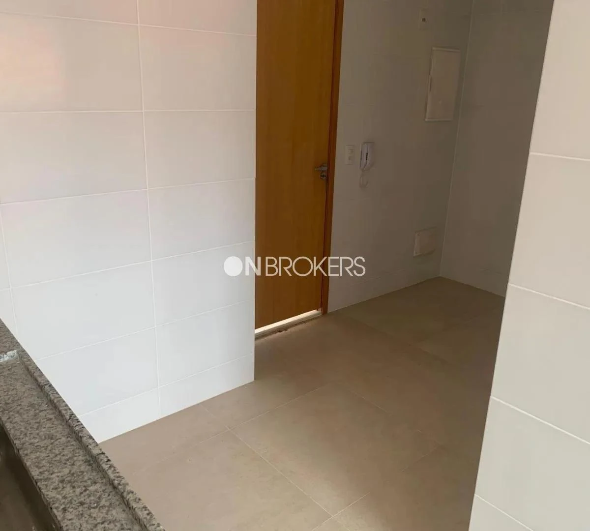 240 m² apartment with 4 en-suite bedrooms and balcony — photo 9