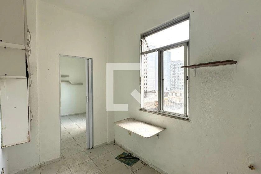 One-bedroom apartment with a water view — photo 3