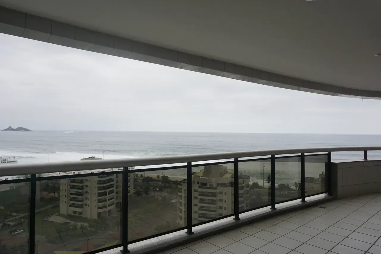Unfurnished apartment with 4 bedrooms and 3 parking spots — photo 41