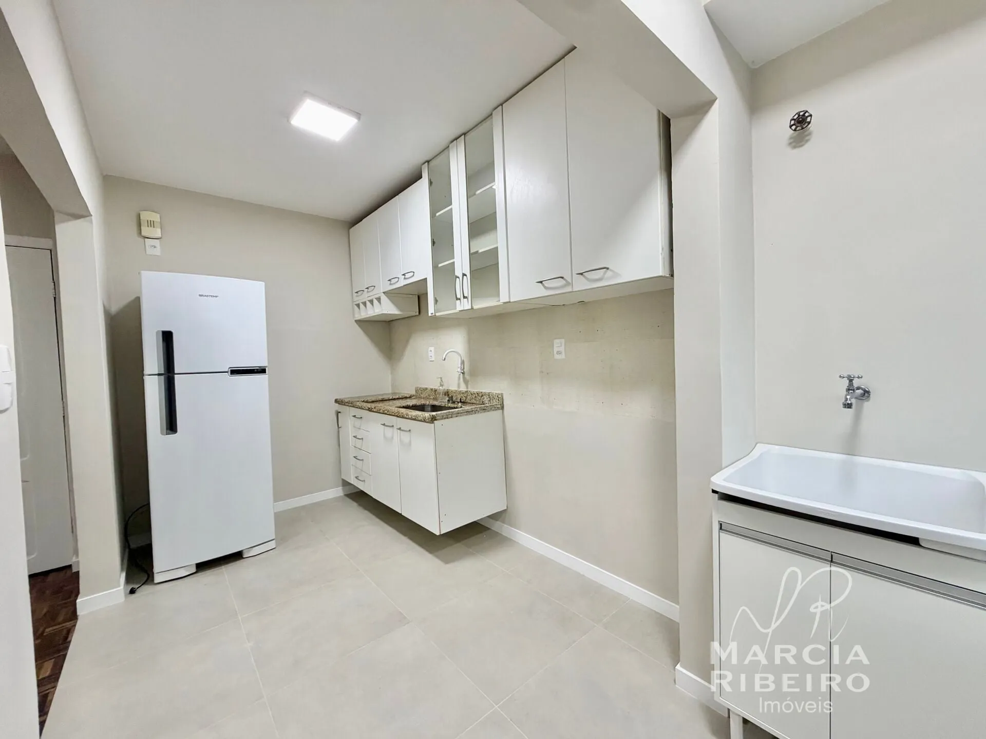 Departamento con piso de madera o laminado en Florianópolis — photo 3