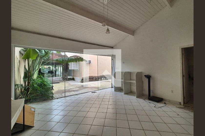 600 m² house with a washing machine and a home office — photo 40