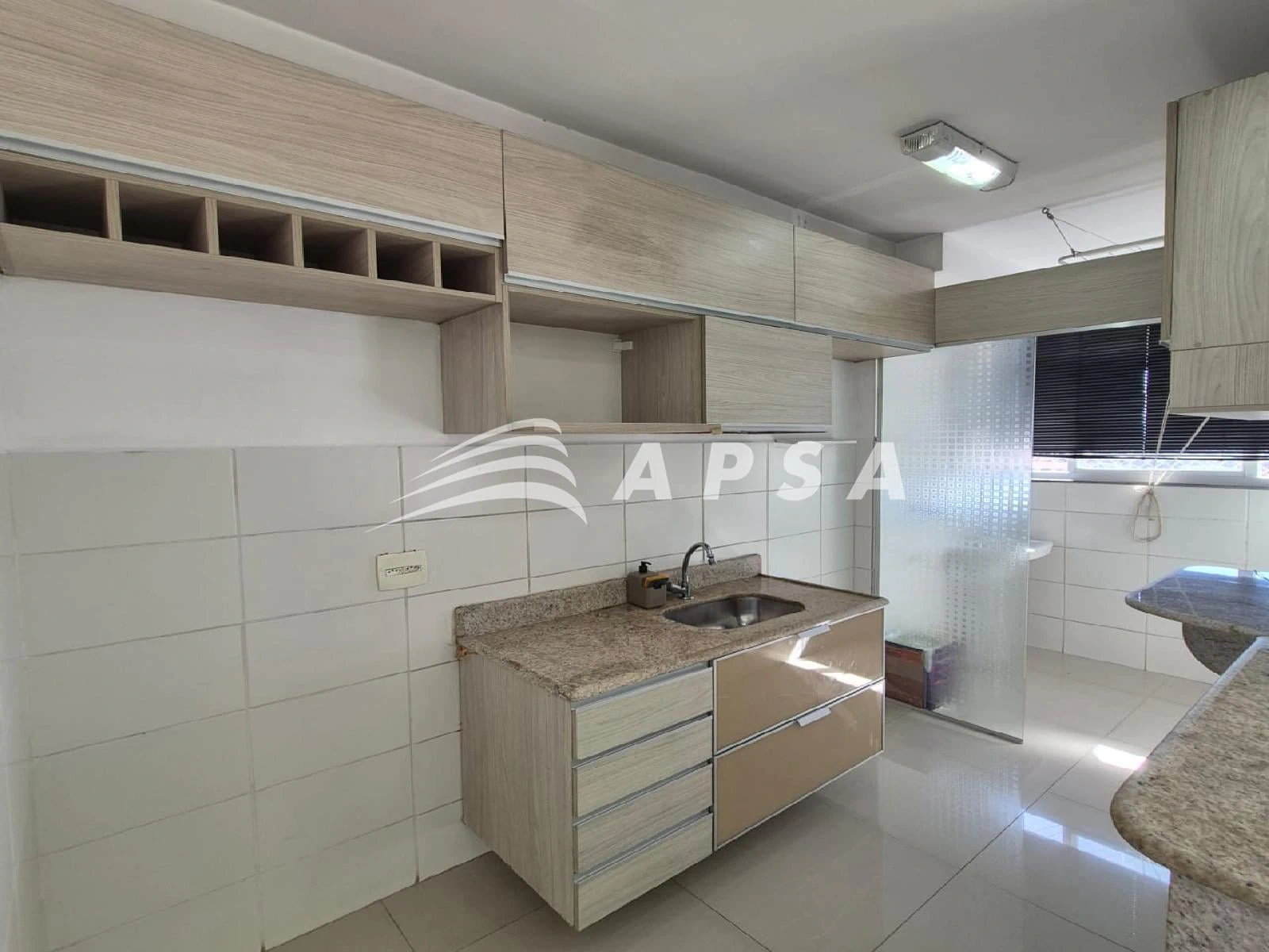 Apartamento de 2 quartos com piso de madeira ou laminado — photo 24