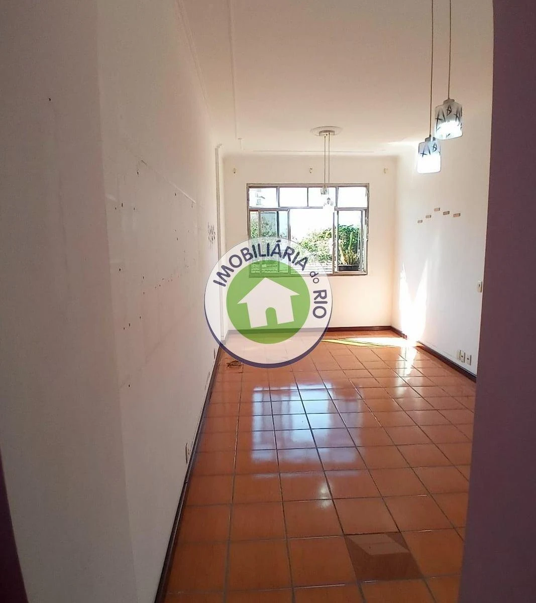 3-bedroom, 2-bath apartment with no parking space — photo 2