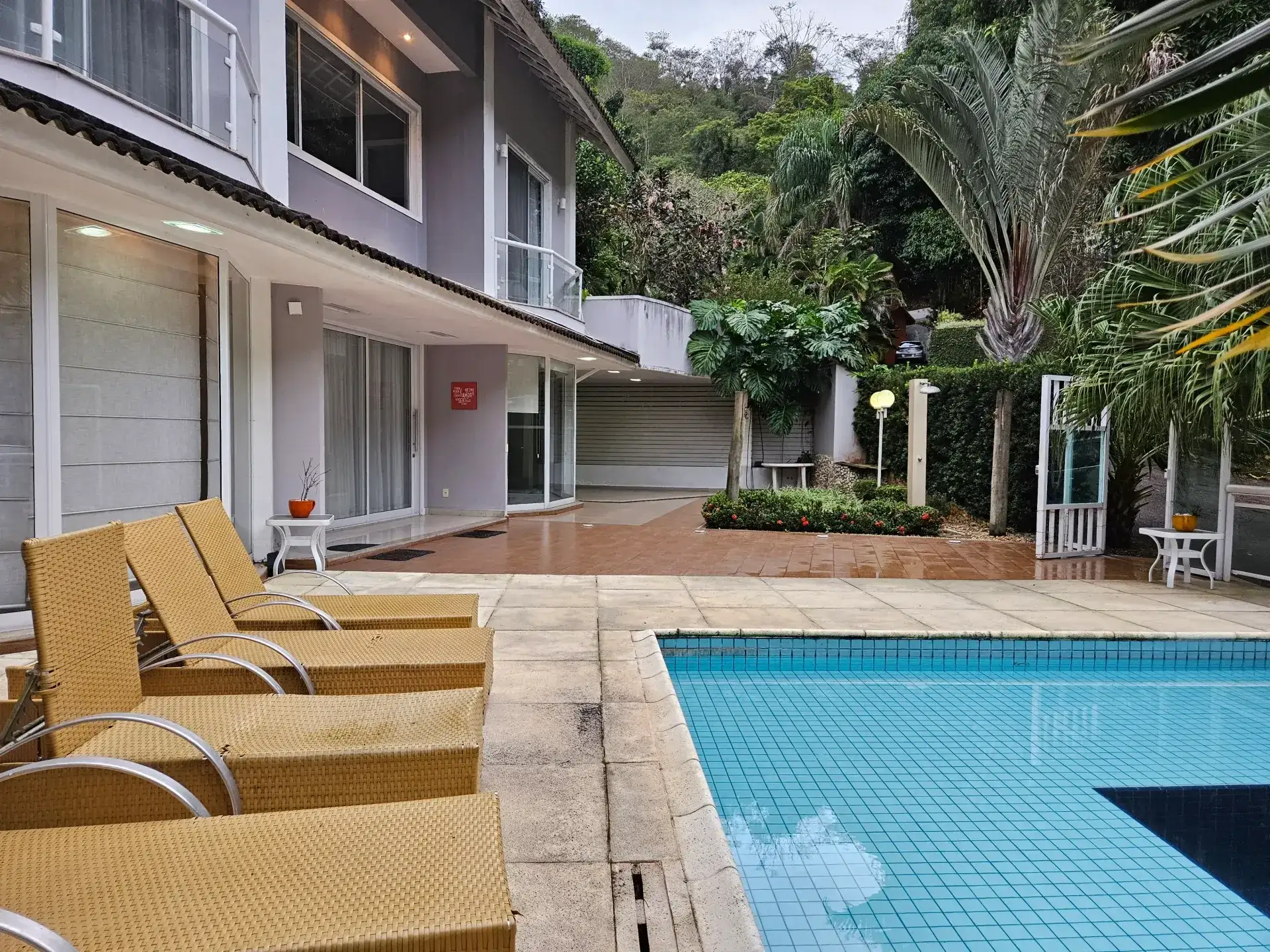 6 quartos e janelas do piso ao teto: casa de 504 m² — photo 15