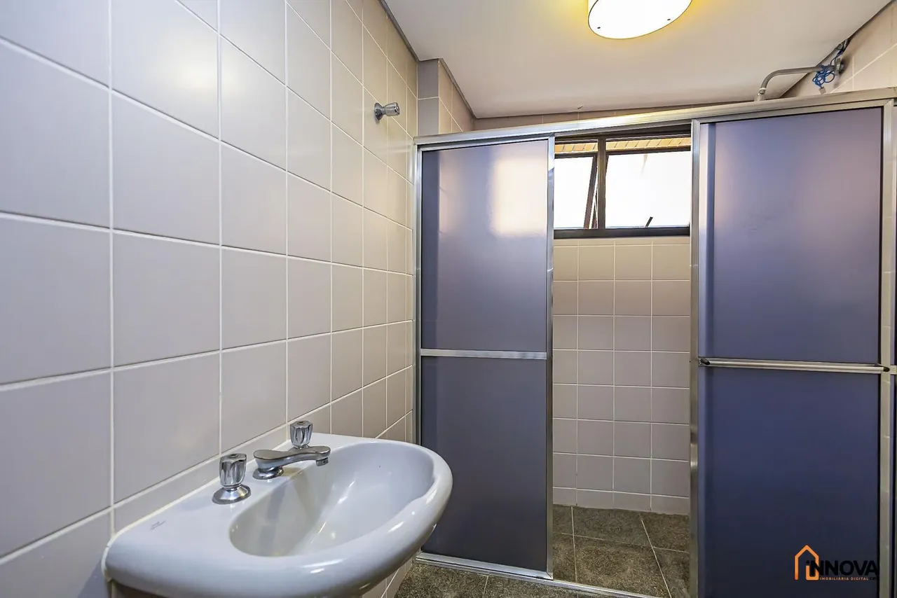 Незмебльована квартира з 3 кімнатами та 187 м² — photo 19