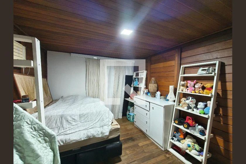 3-bedroom house with a walk-in closet — photo 26