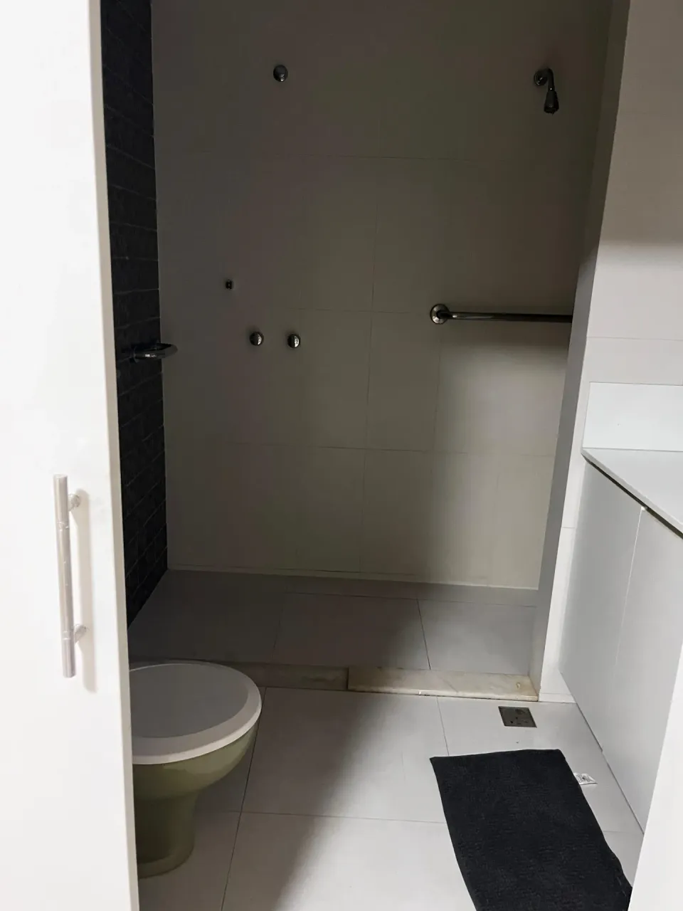Furnished apartment with 3 bedrooms and 1 bathroom — photo 9