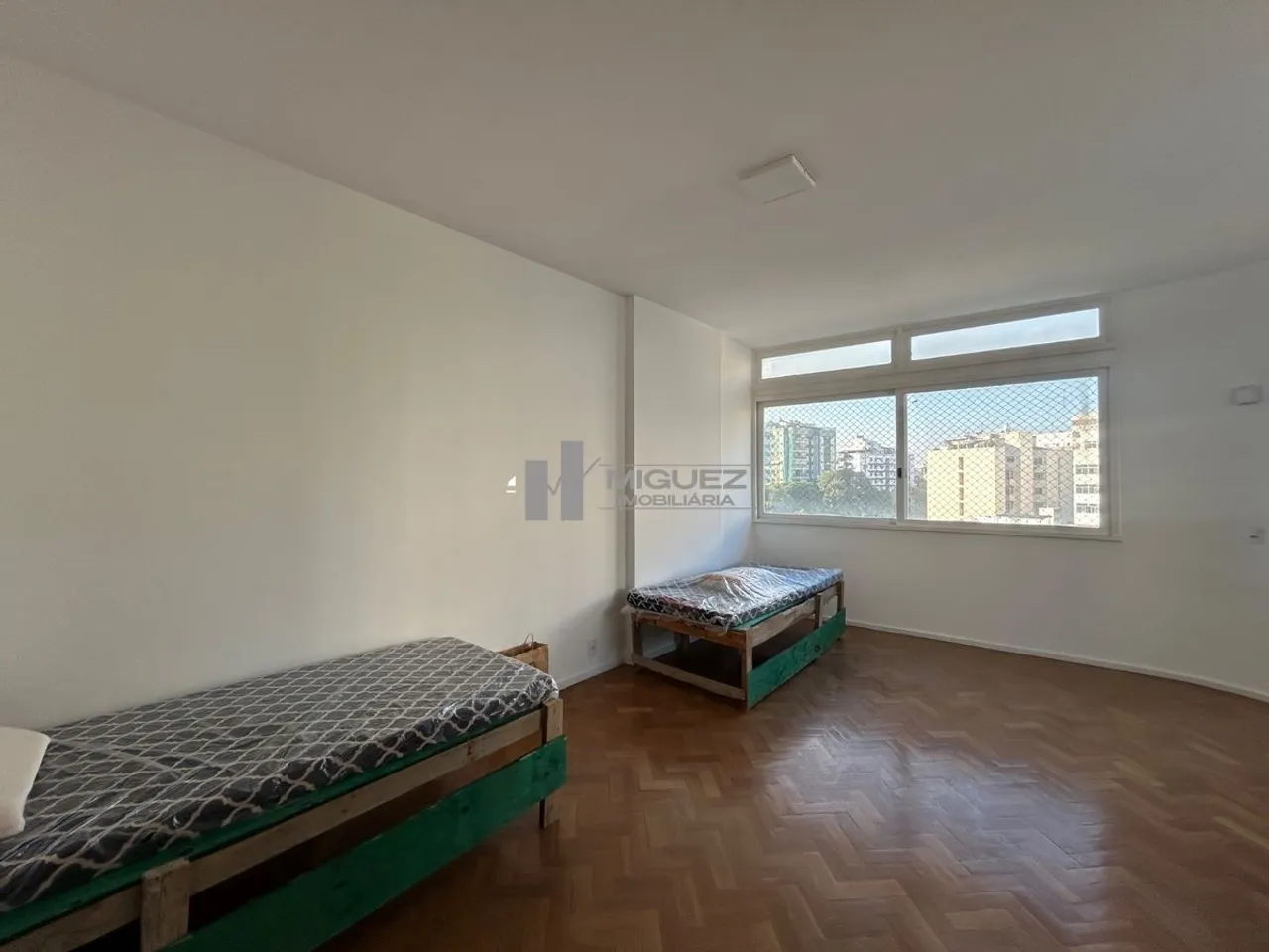 3-bedroom, 3-bath apartment with 1 parking space — photo 4