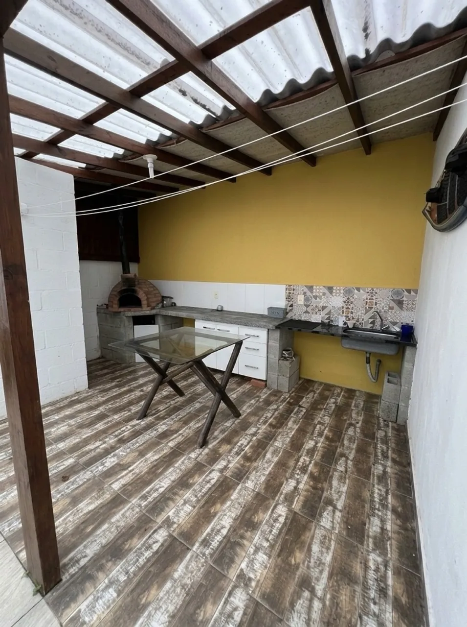 Balcony with a grill in a 2-bedroom house, 120 m² — photo 7