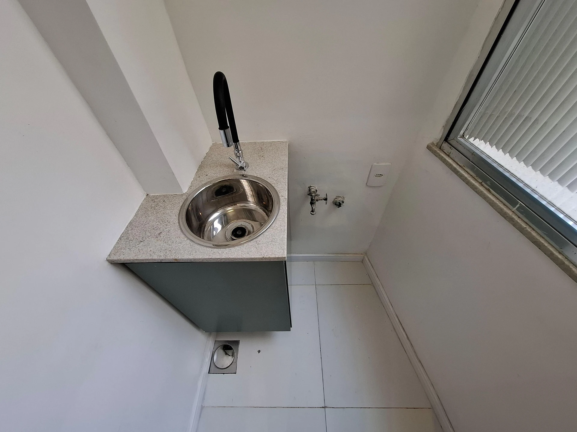 Studio with 1 bedroom and 1 bathroom no parking — photo 22