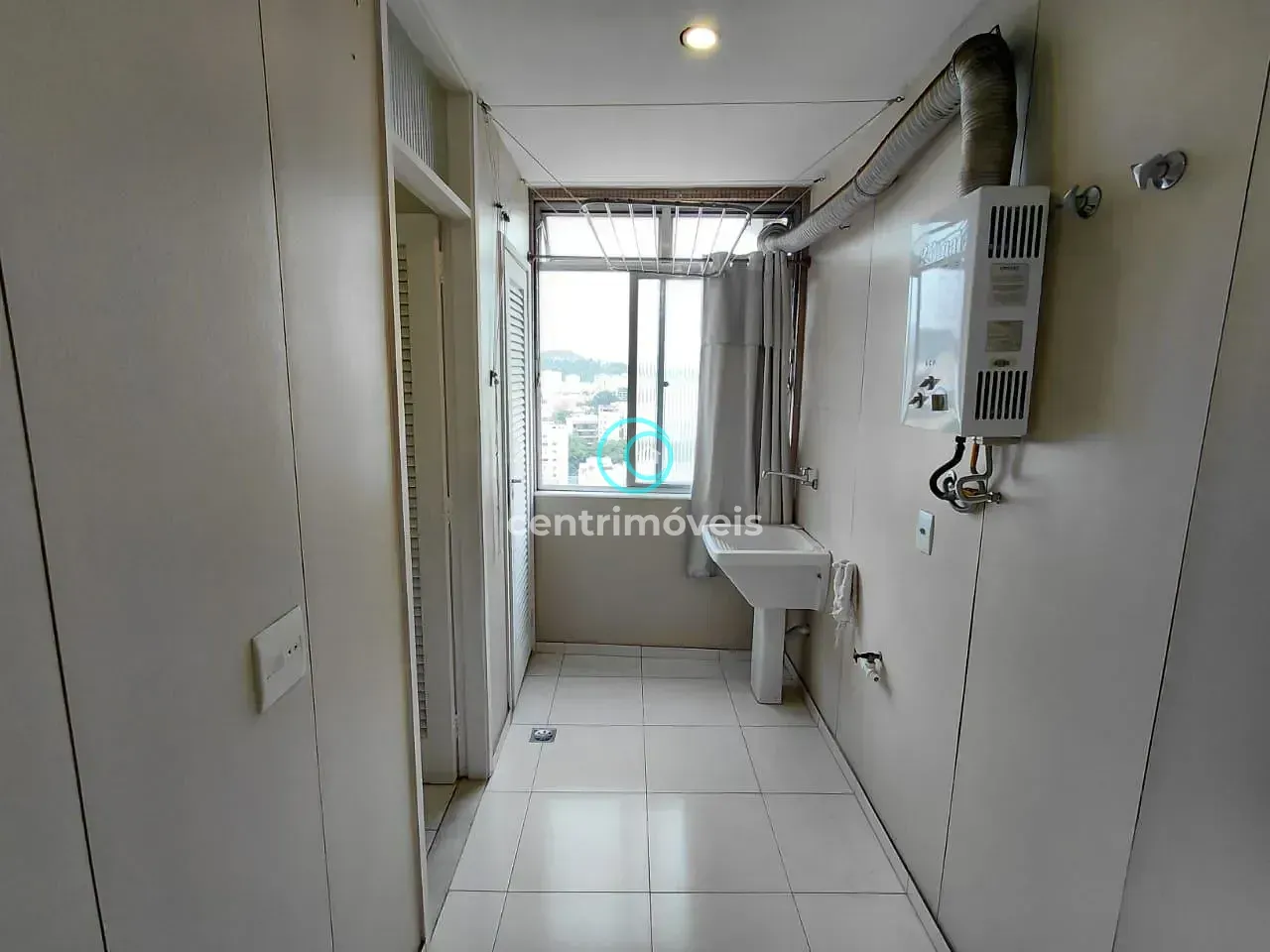 2-bedroom apartment with a mountain view in Rio de Janeiro — photo 35