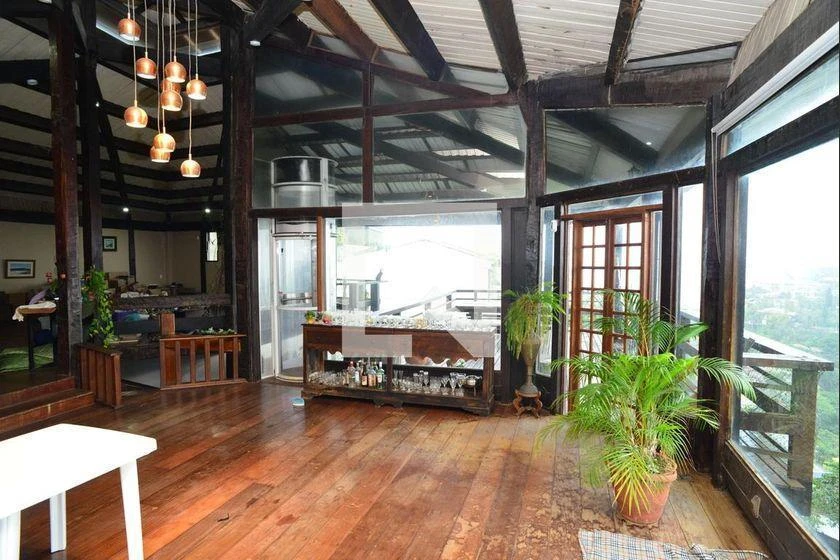 5-bedroom house with a water view — photo 14