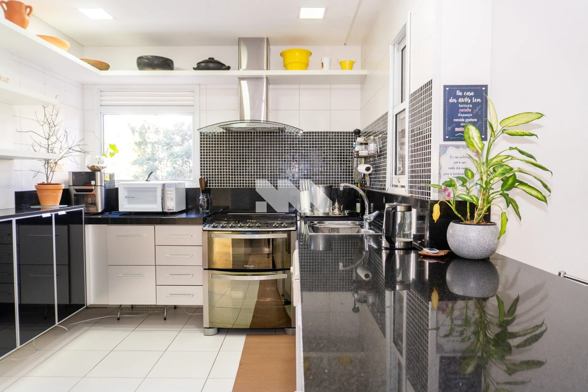 Semi-furnished apartment with 3 bedrooms and balcony grill — photo 36