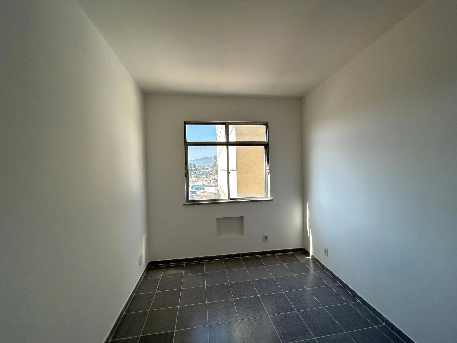 Unfurnished rental apartment with 2 bedrooms and parking — photo 19