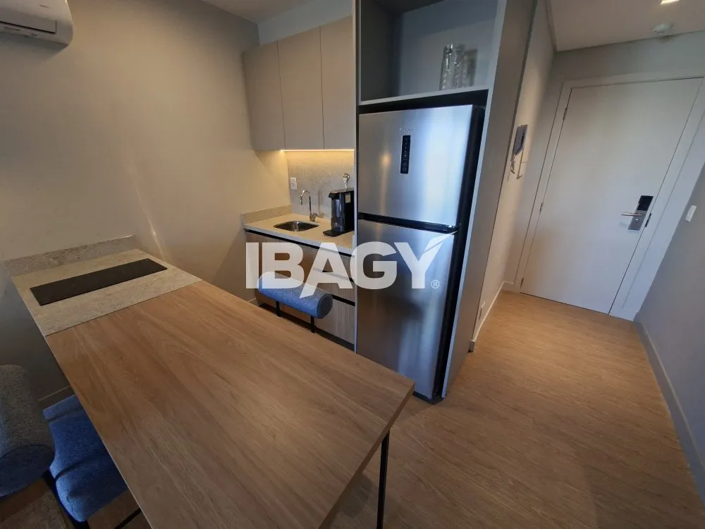 Studio with a glassed-in balcony and open-plan kitchen — photo 166