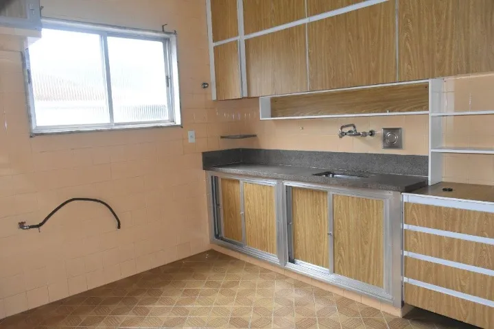 3-bedroom apartment with 3 baths, wood-floor living room — photo 13