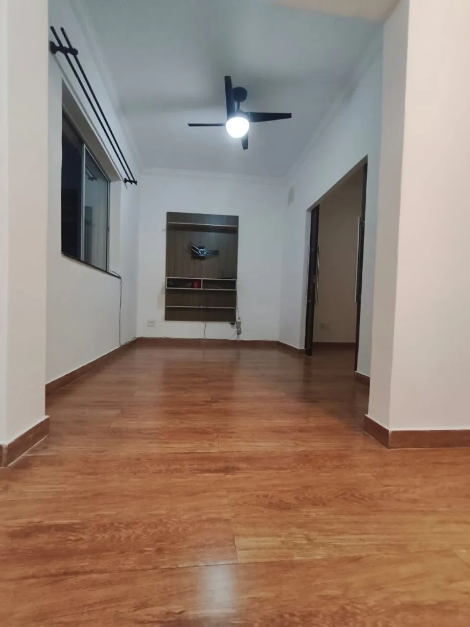 Apartamento com 1 quarto e cozinha em conceito aberto