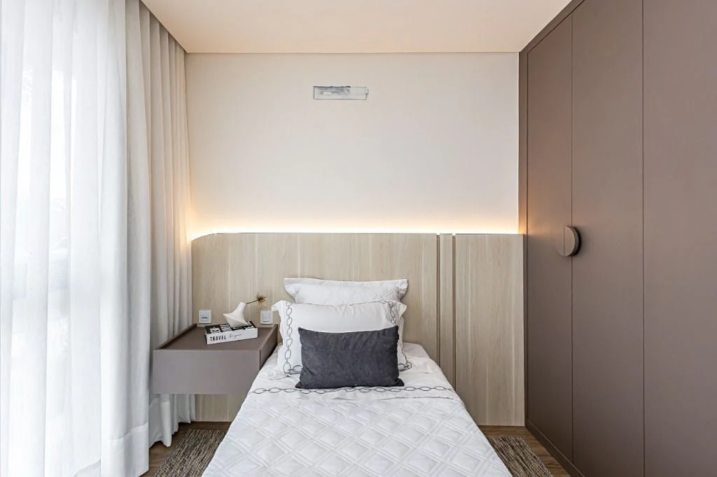 Floor-to-ceiling windows in a 3-bedroom house, 137 m² — photo 16