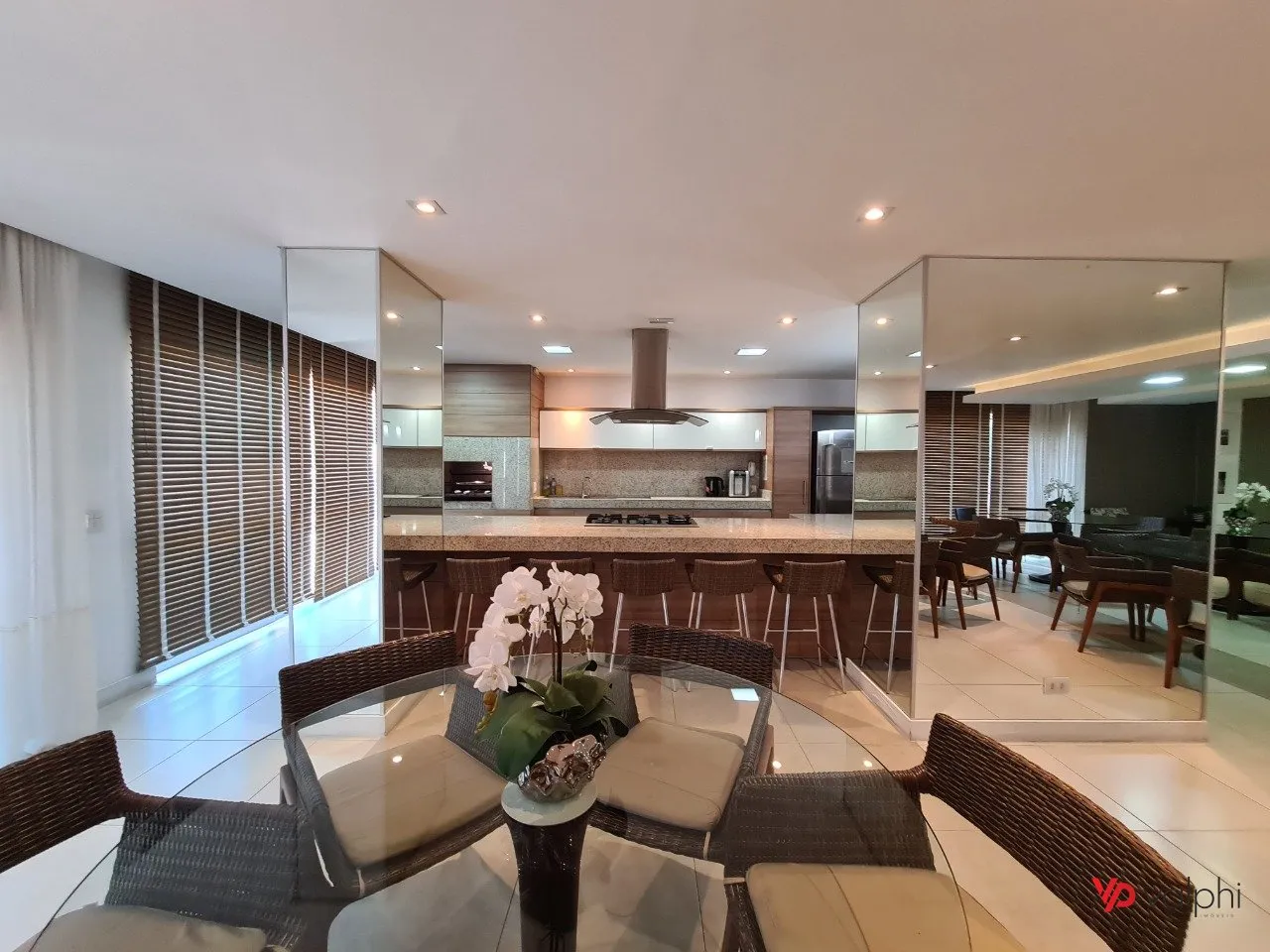 Furnished 2-bedroom apartment with enclosed balcony — photo 74