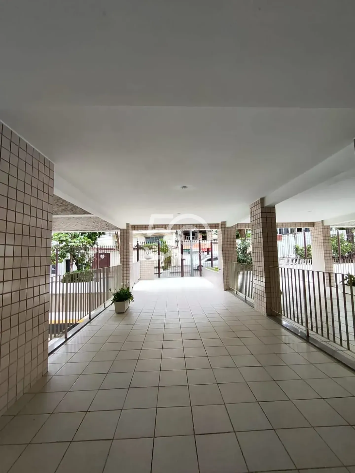 98 m² apartment with 3 bedrooms and 2 garage spaces — photo 40