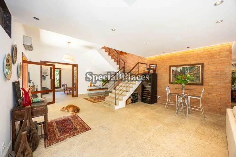 Furnished house with 6 bedrooms and 550 m² — photo 11