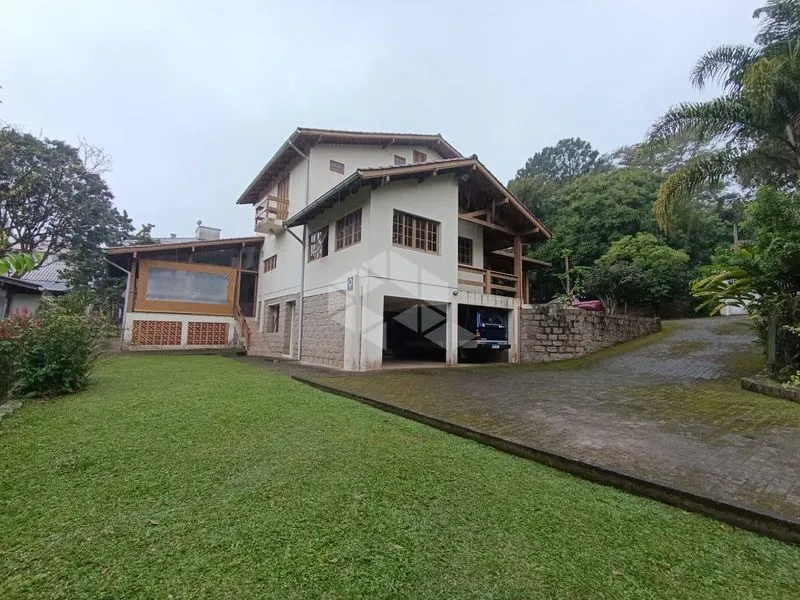 Furnished 360 m² house with 3 bedrooms and 6 parking spaces — photo 18