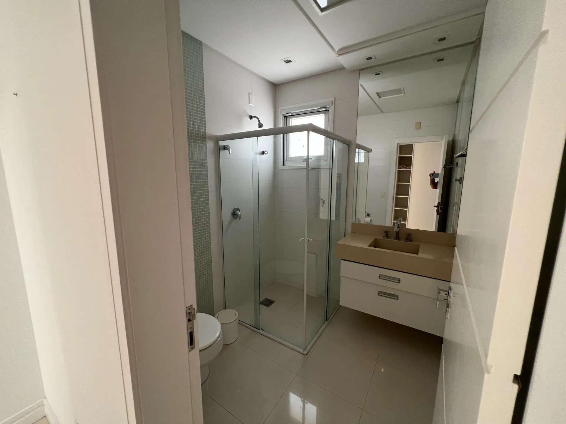 Furnished house with 6 en-suite bedrooms and private BBQ — photo 24