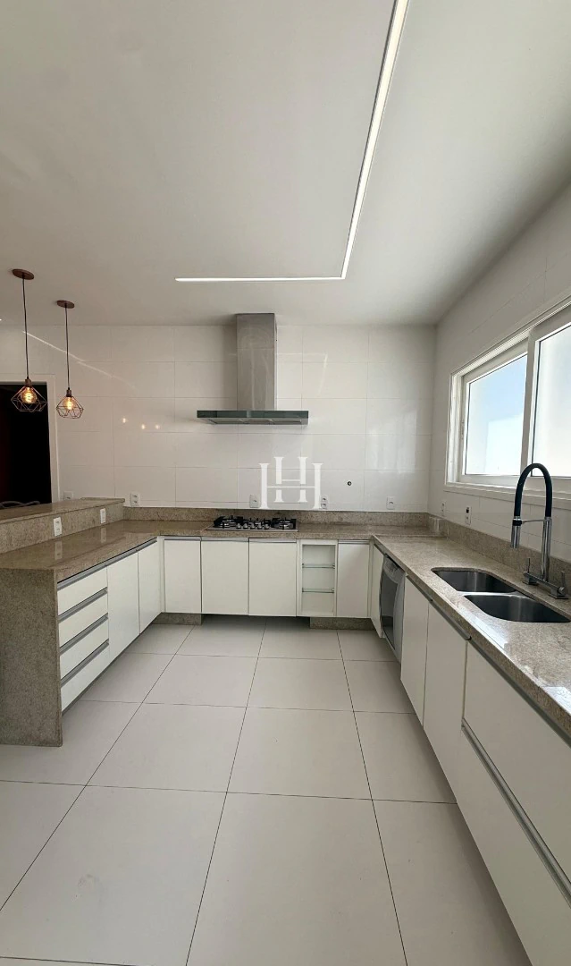 Furnished house with 4 en-suite bedrooms and open kitchen — photo 5