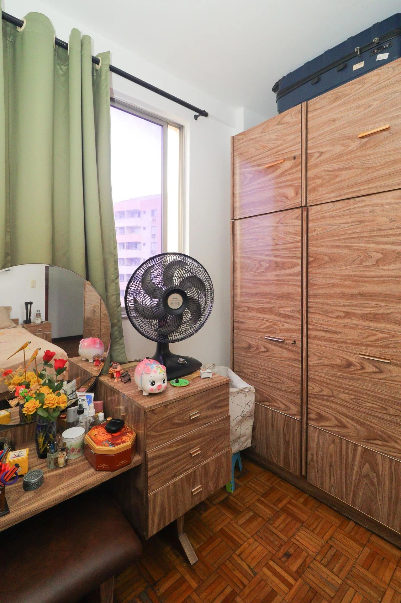 Furnished 3-bedroom apartment with balcony — photo 33