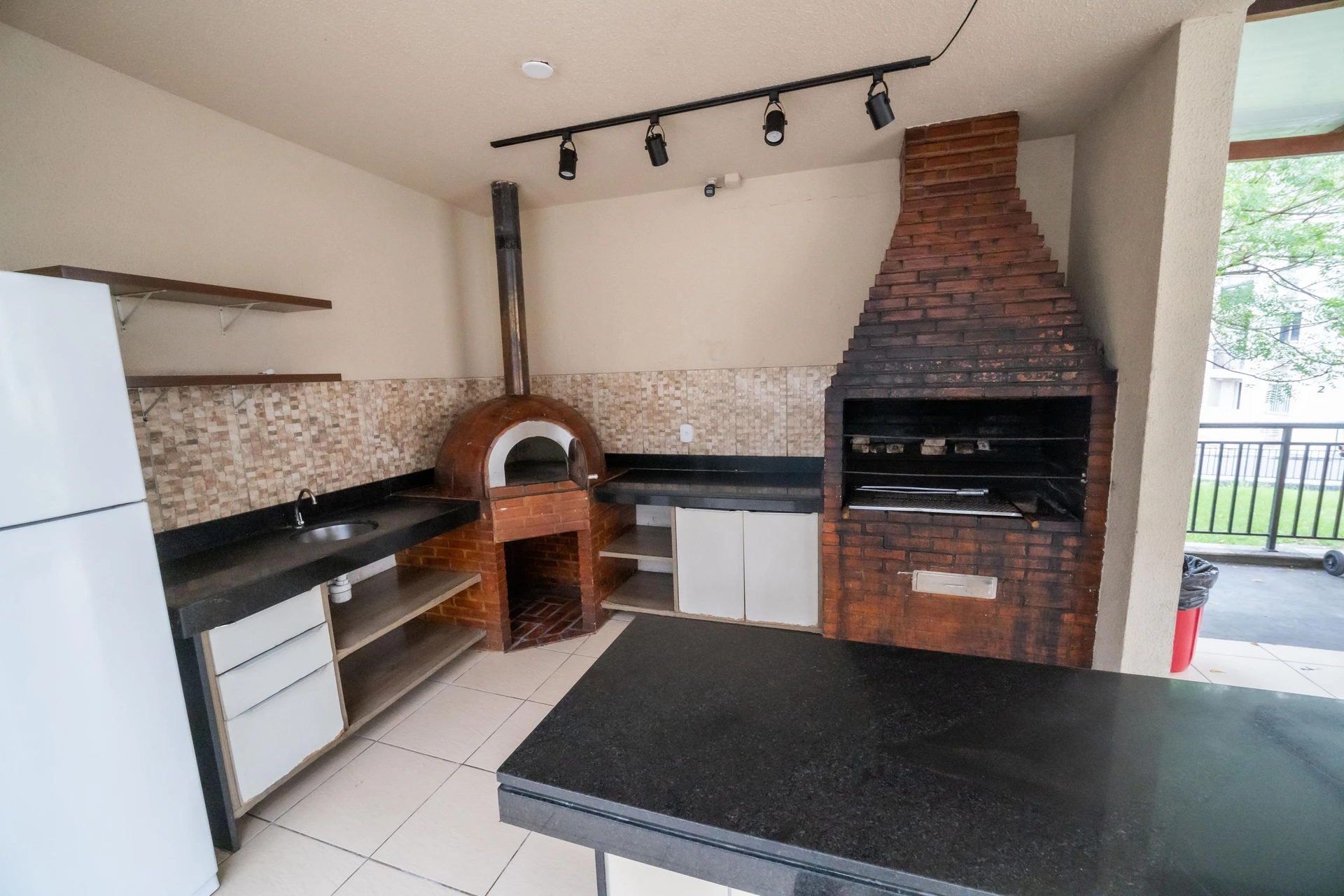Furnished apartment, 48 m², with a grill on the balcony — photo 48