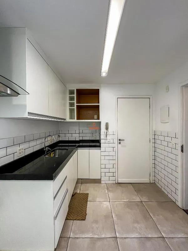 One-bedroom apartment with wood or laminate floors — photo 9