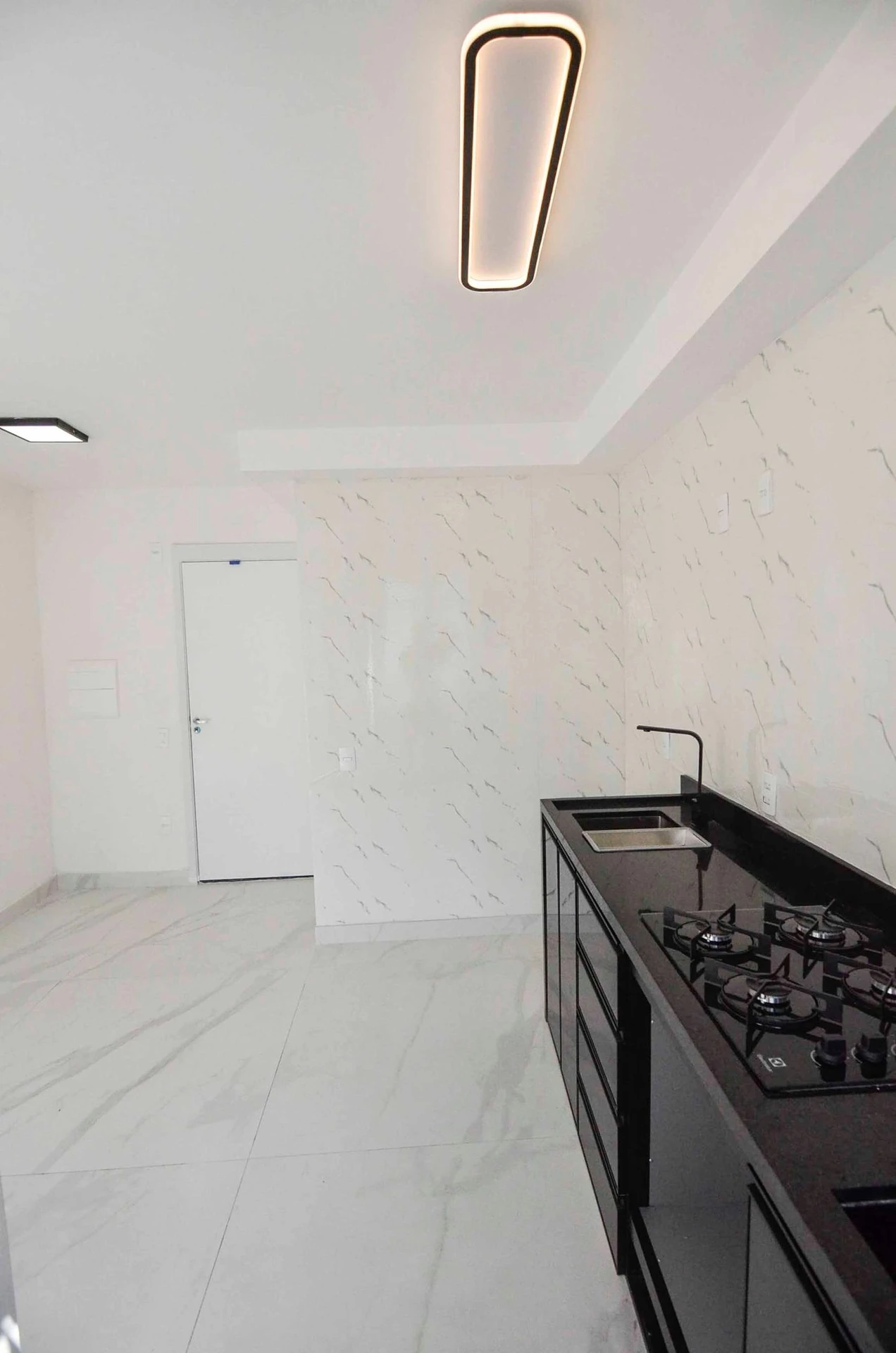 Apartamento de 2 quartos com varanda fechada de vidro — photo 46