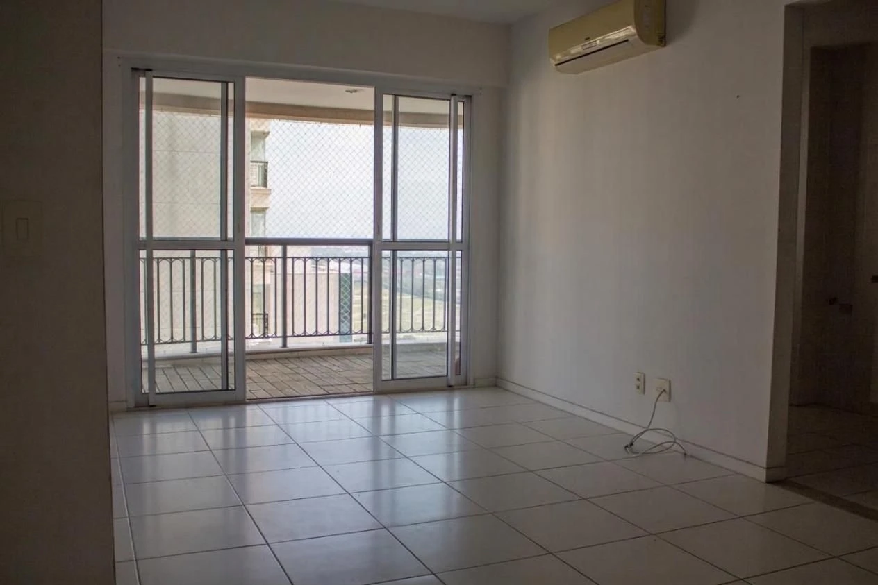 2-bedroom apartment with a glass-enclosed balcony — photo 11