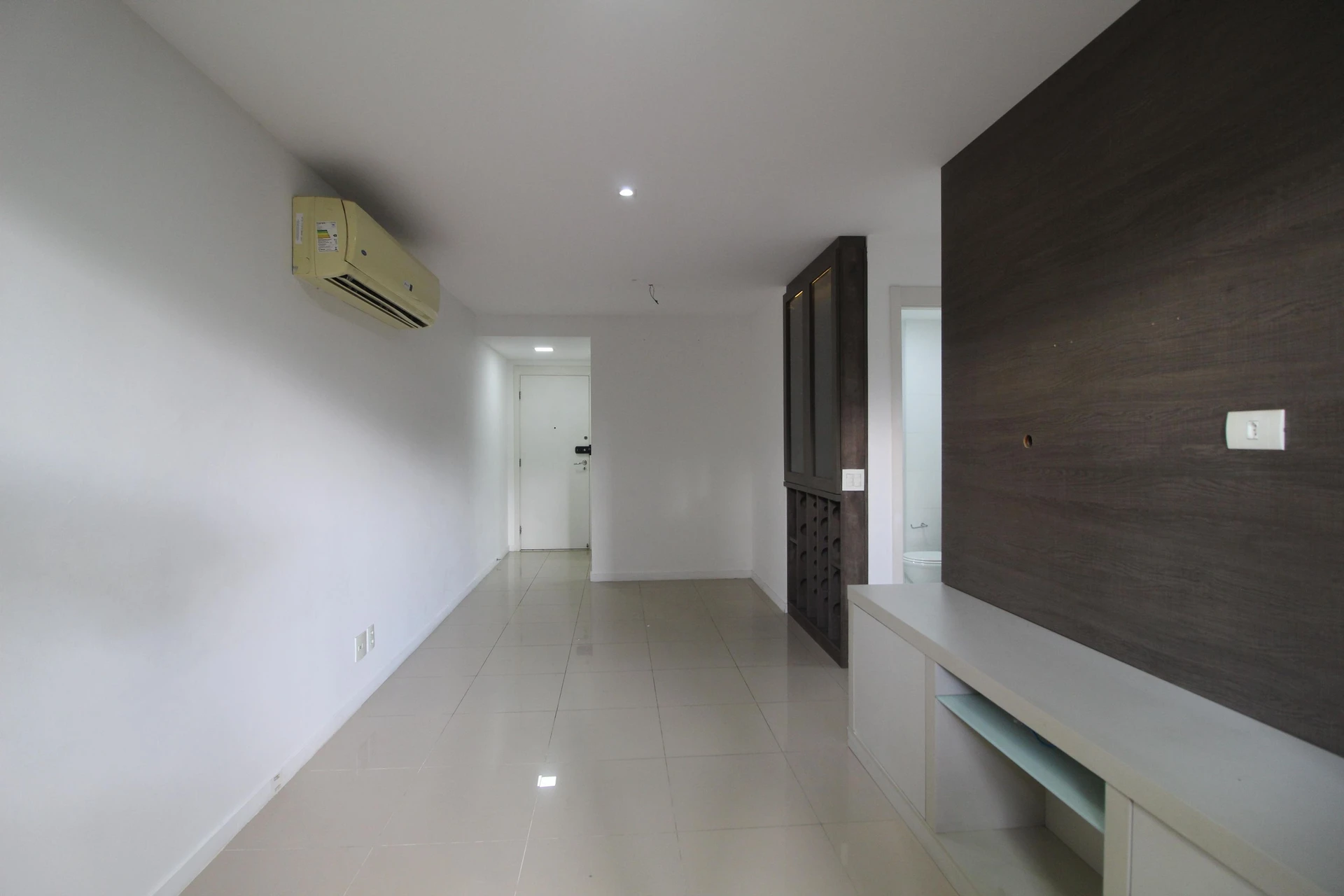 Walk-in closet in a 3-bedroom apartment, 120 m² — photo 37