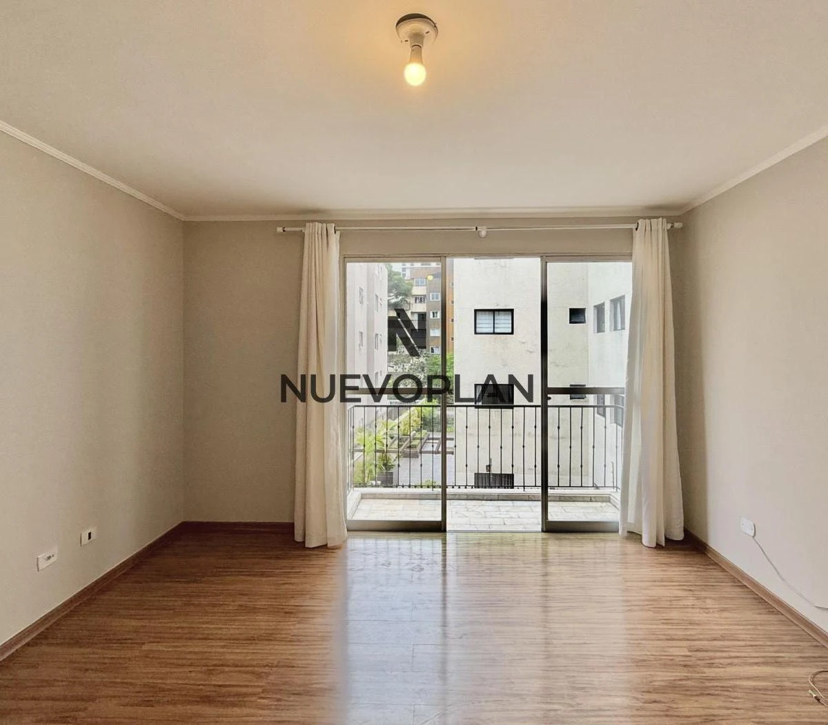Wood or laminate floors in a 3-bedroom apartment, 78 m² — photo 15