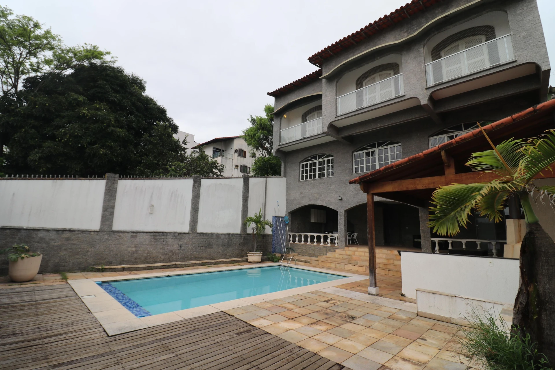Vestidor y 5 dormitorios: casa de 420 m² — photo 38