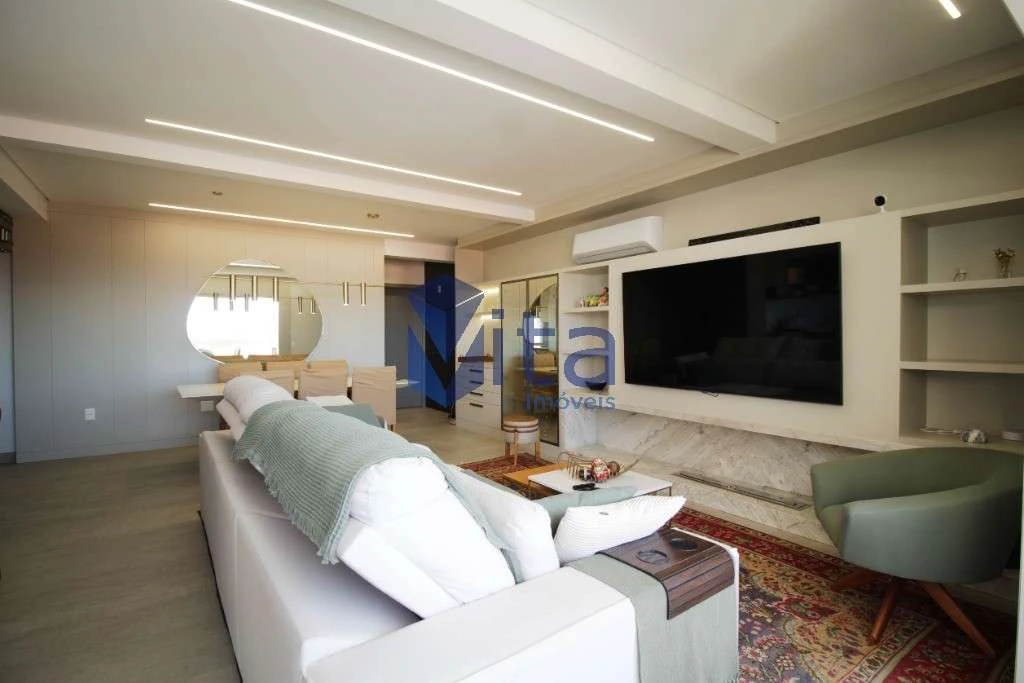 4-bedroom apartment with 4 en-suite baths and open kitchen