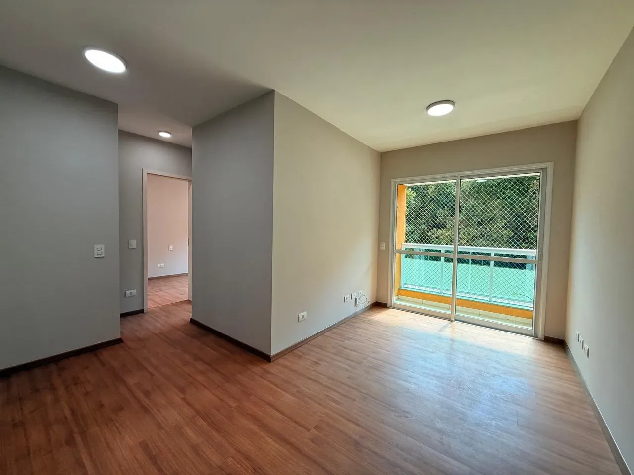 Apartment on the 4th floor with wood or laminate floors — photo 4