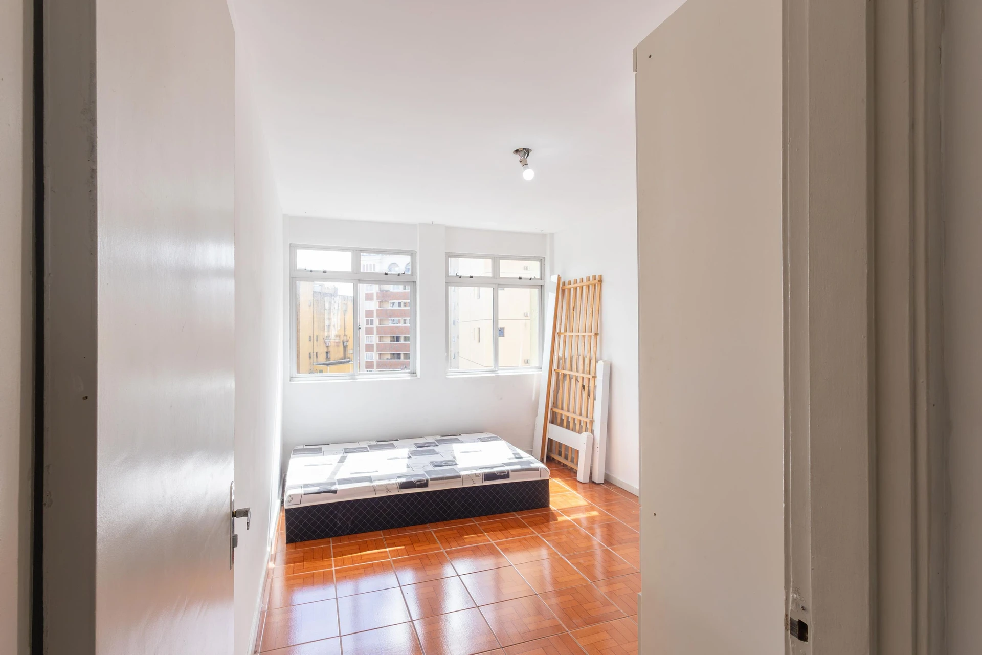 2-bedroom apartment with a washing machine in Curitiba — photo 9