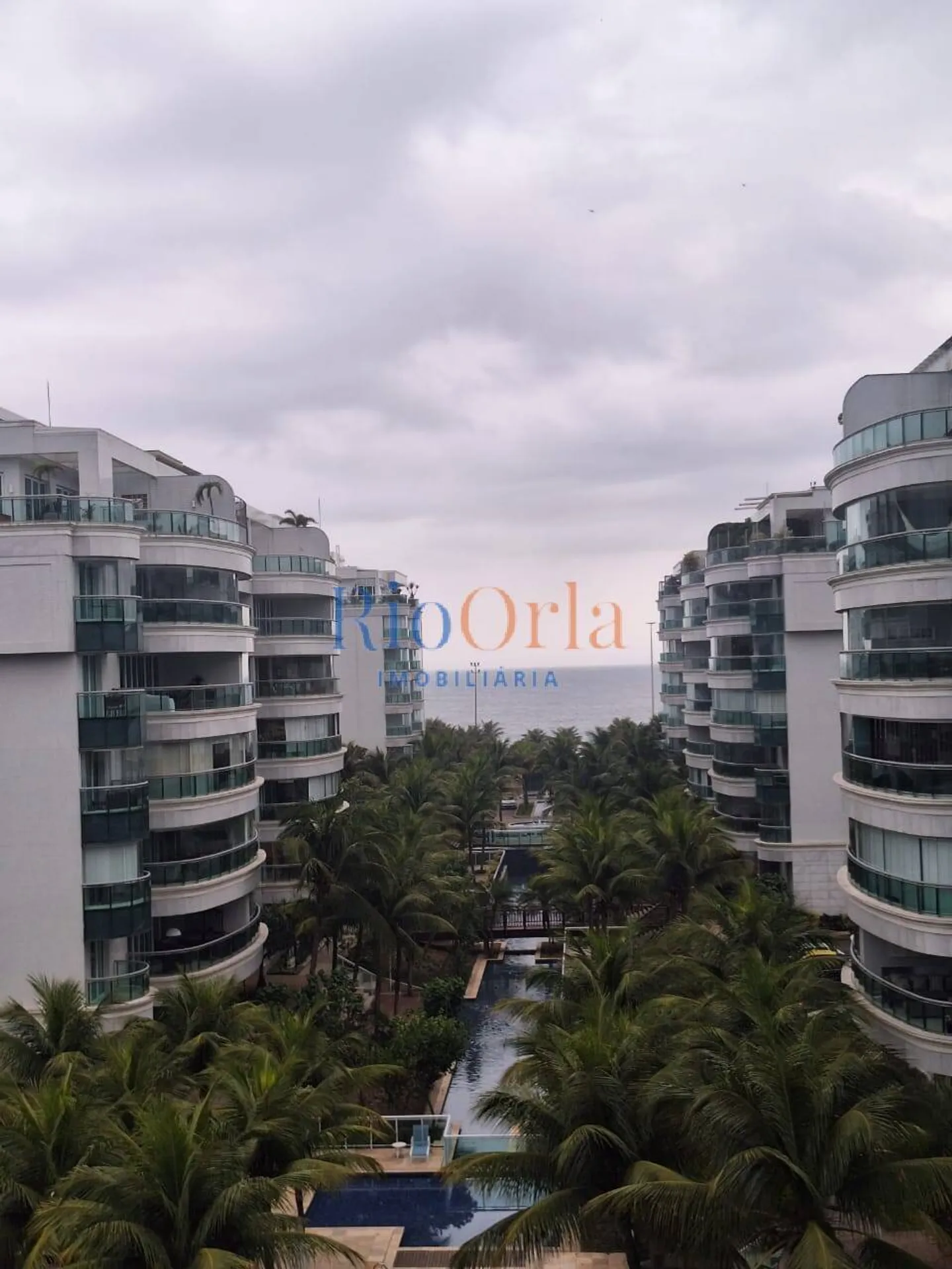 Furnished apartment with 4 bedrooms and 5 bathrooms — photo 2