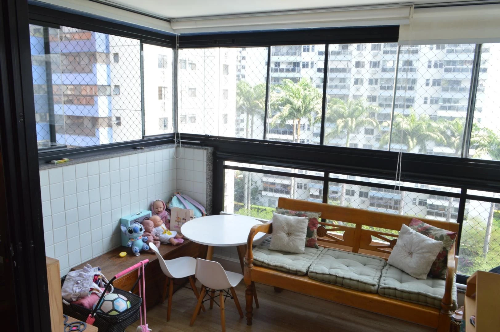 Glass-enclosed balcony in a 3-bedroom apartment, 85 m² — photo 38
