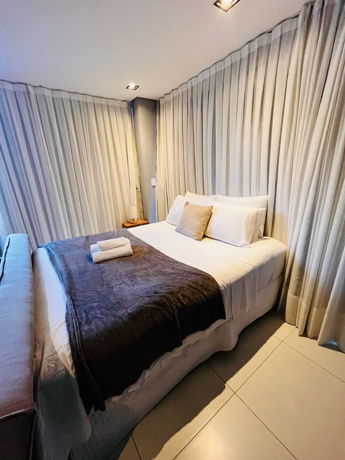 Floor-to-ceiling windows in a one-bedroom apartment, 30 m² — photo 8
