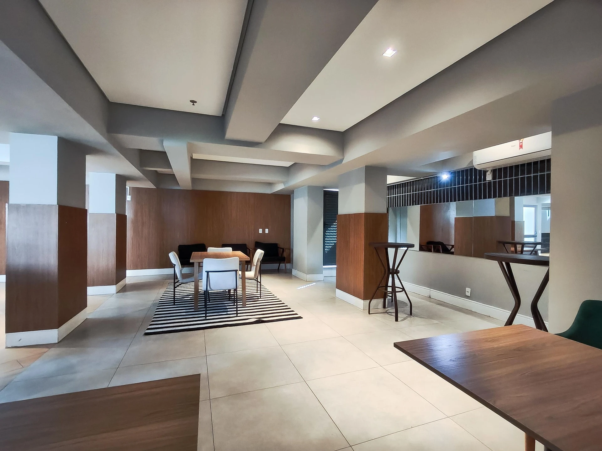 2-bedroom apartment in a building with a sauna — photo 80