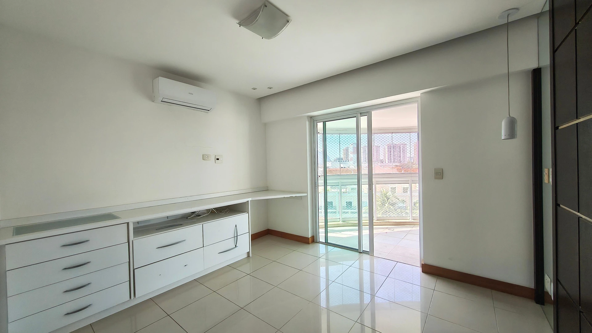 Apartamento com 3 suítes e fogão a gás na cozinha — photo 39