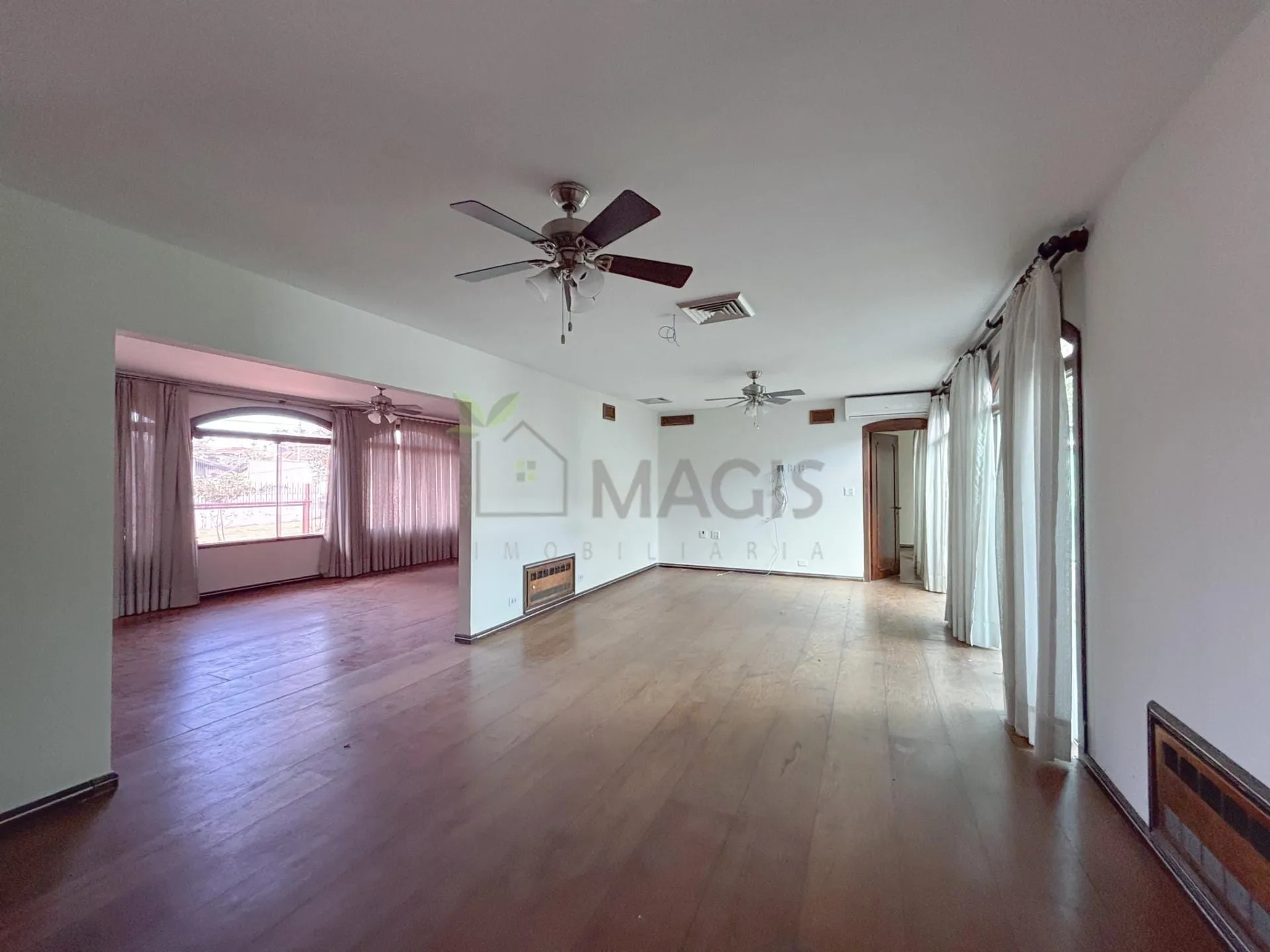 Будинок 604 м² з 4 спальнями та 4 ванними кімнатами — photo 3