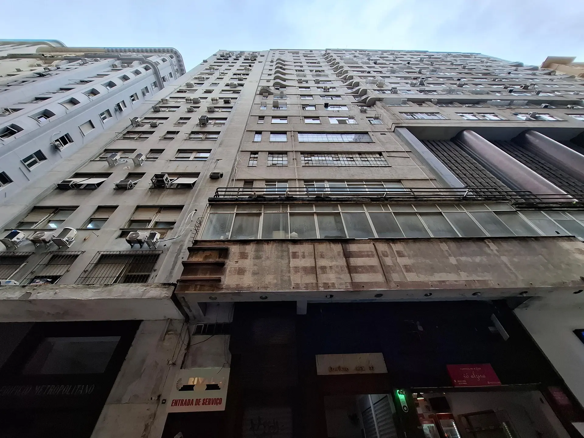 1-bedroom apartment with compact kitchenette, no parking — photo 4