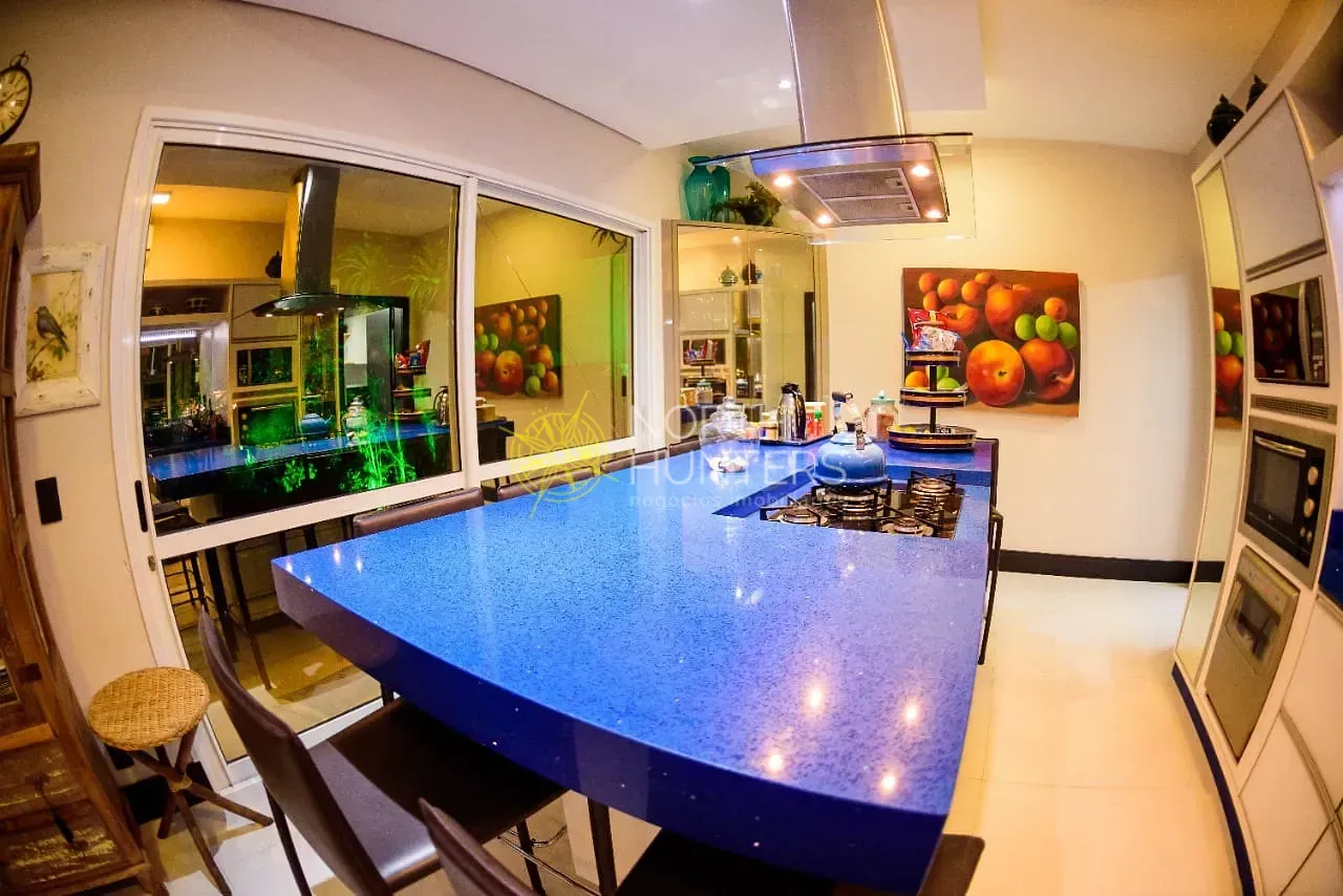 Casa con 5 dormitorios y cocina de concepto abierto — photo 40