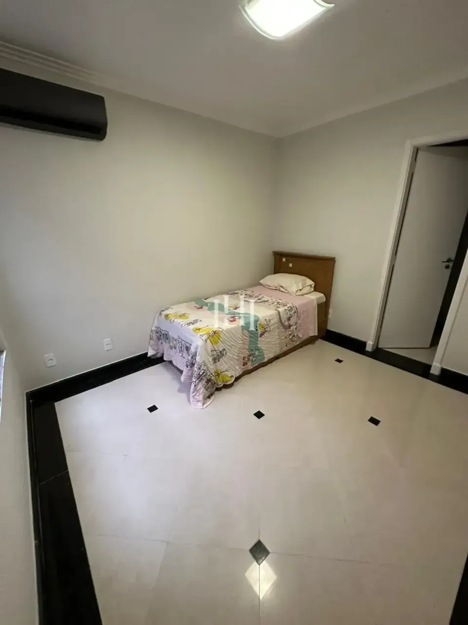 Apartamento com 5 quartos e 5 banheiros, varanda — photo 15