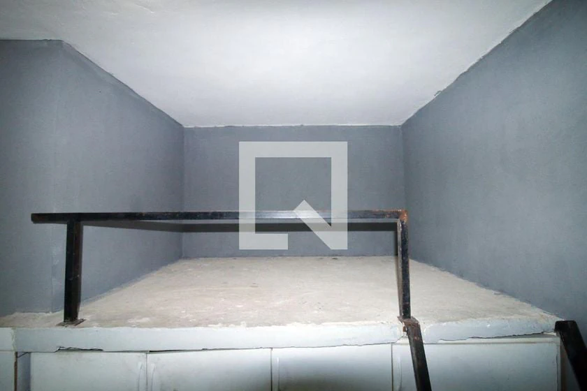 Unfurnished studio with gas stove and laundry area — photo 11